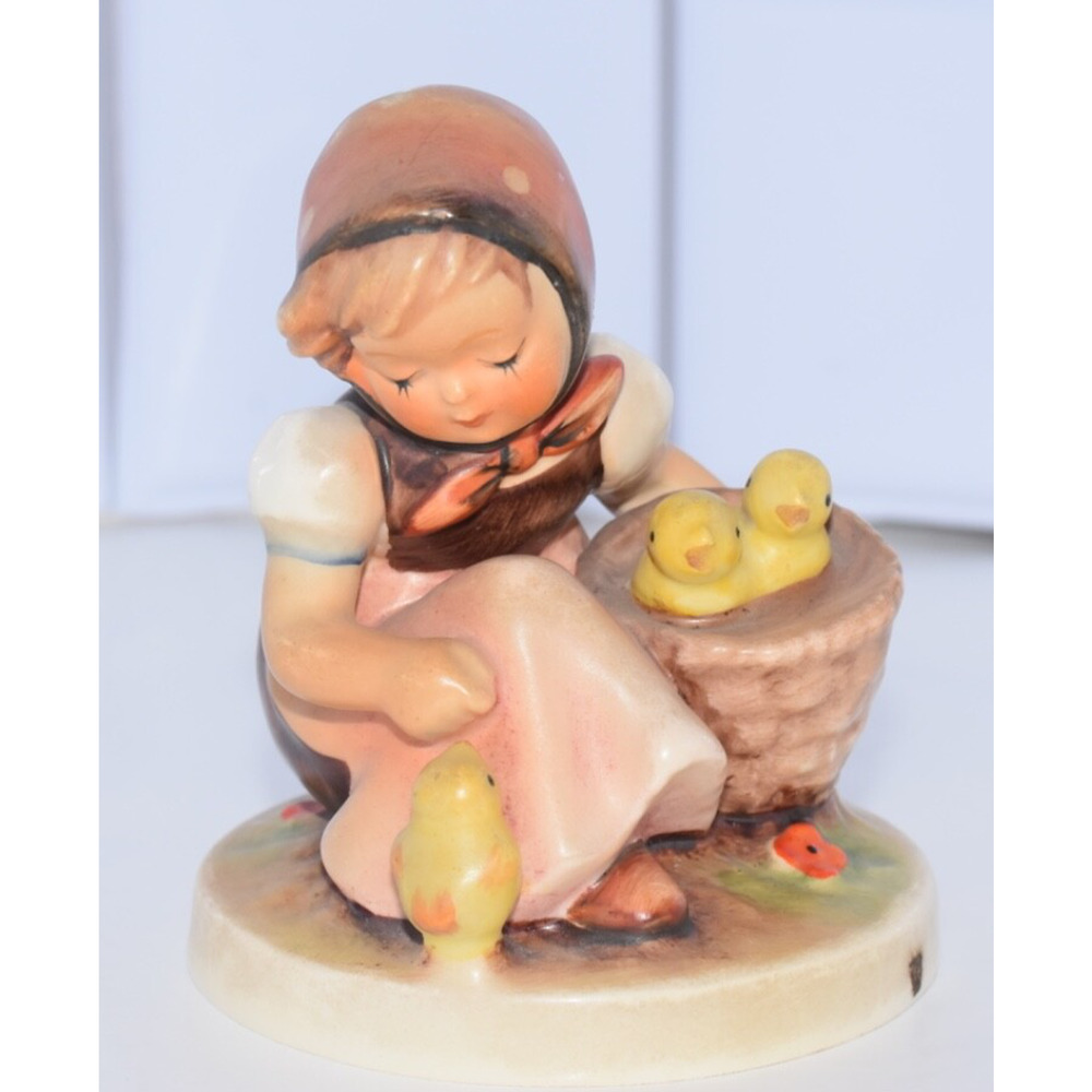 VINTAGE HUMMEL GOEBEL W. GERMANY "CHICK GIRL" 57/0 COLLECTIBLE FIGURINE MARKED